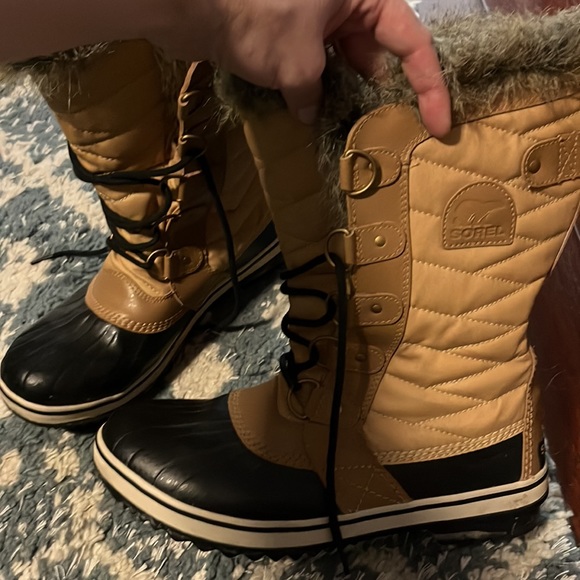 Sorel brand Arctic Boots. So comfy and waterproof. Great for the winter. - Picture 3 of 6